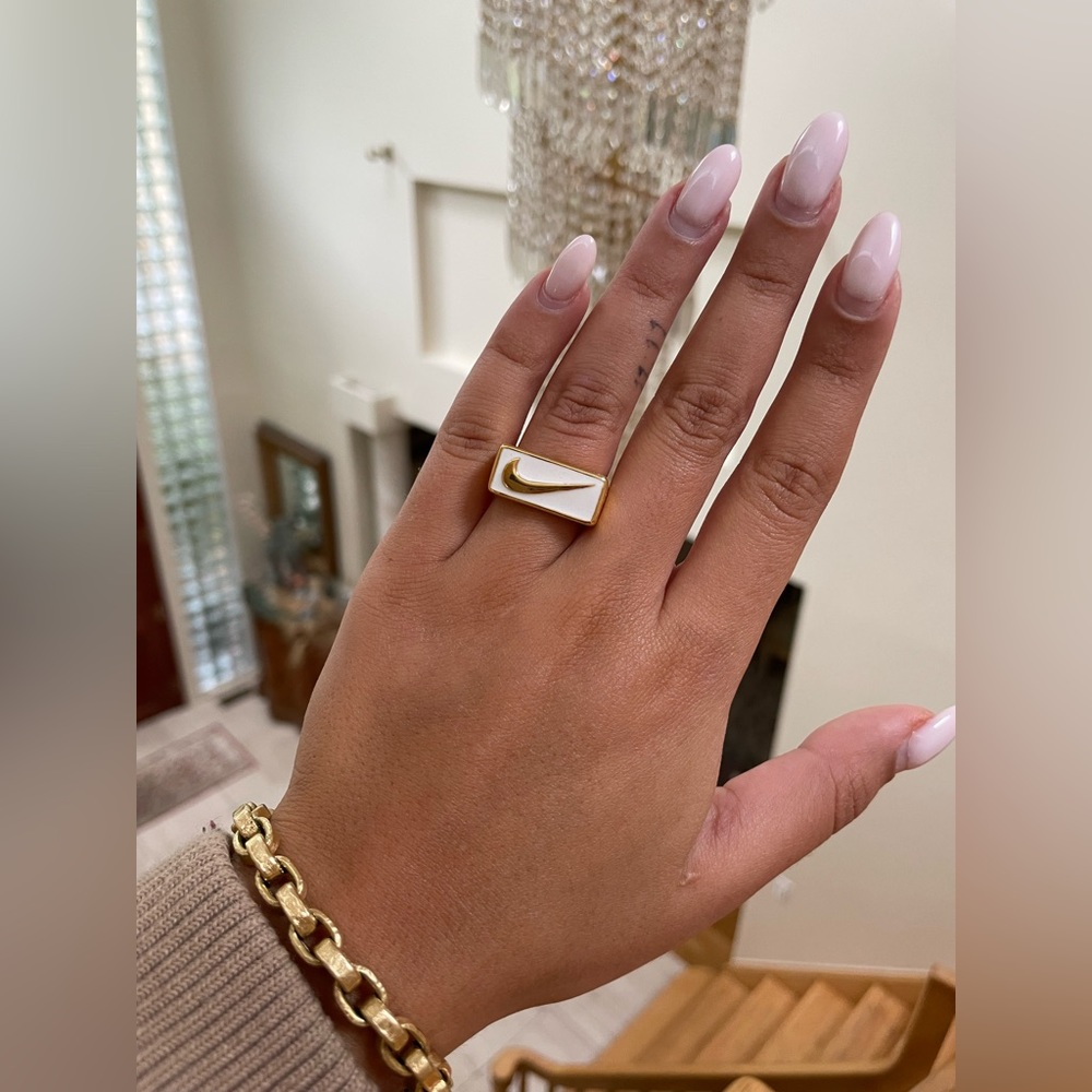 Nike ring - Picture 2 of 5